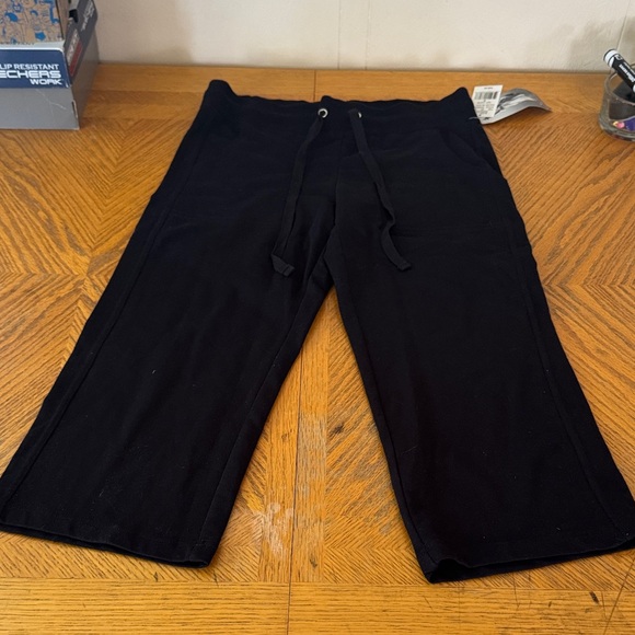 Stylish Black Drawstring Capris - Picture 1 of 9